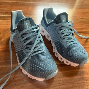 OC cloudtec helion running shoes; like new, worn only a few times